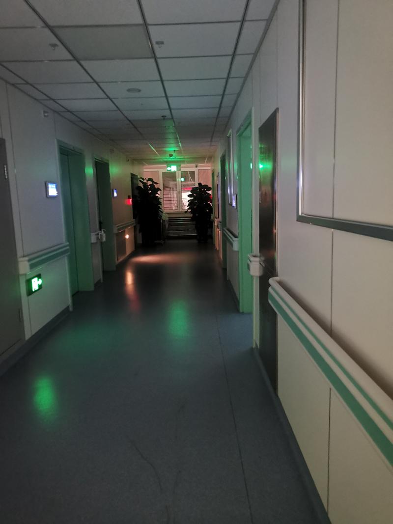 锐思24小时医保取现回收：深夜里的救命稻草